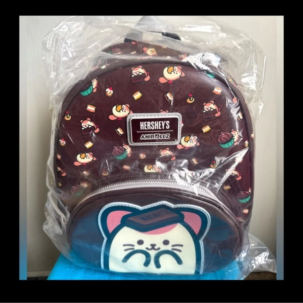Super cute Aniroll X Hershey backpack - Picture 5 of 10
